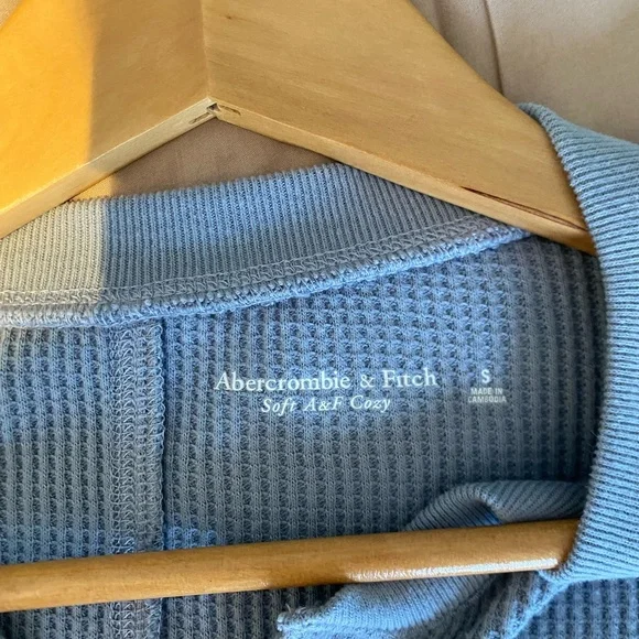 Abercrombie - Picture 3 of 3